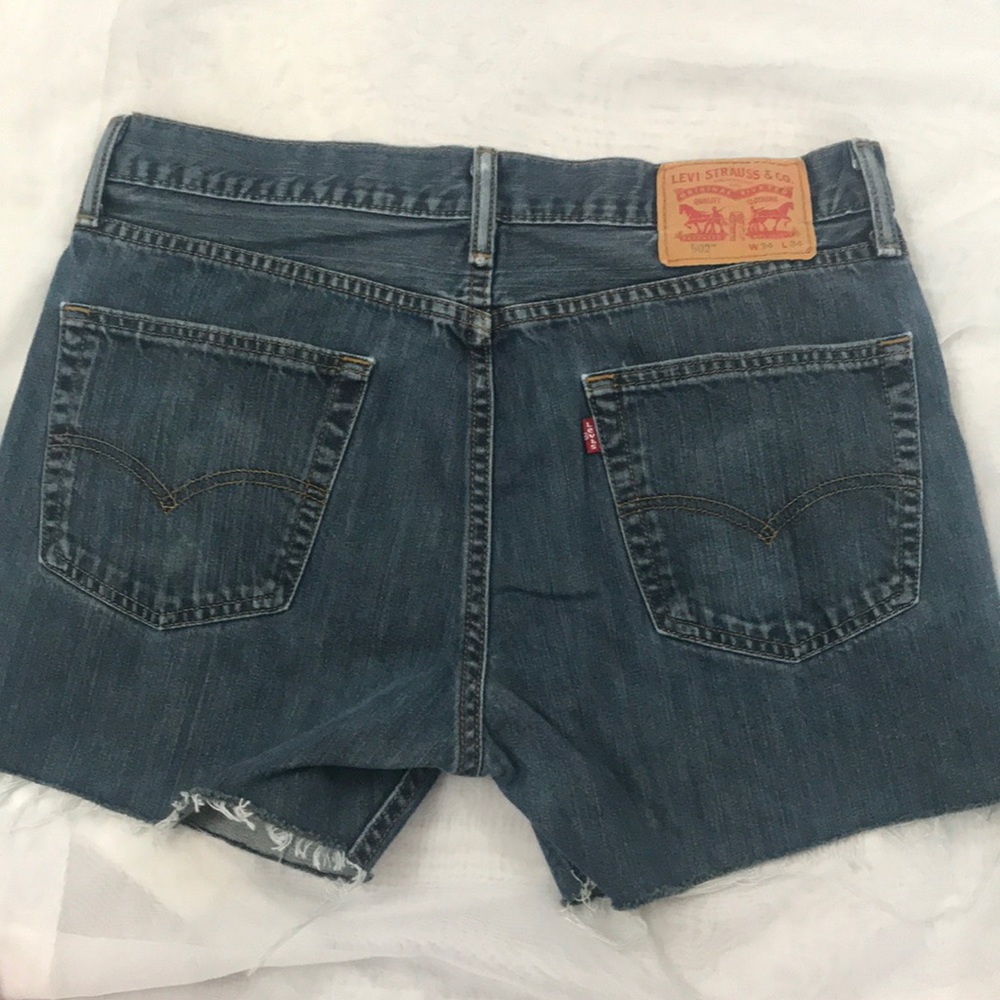 Levi’s  502 distressed edge cutoffs Size 34